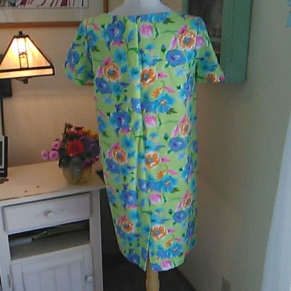 Laura Madrigano Shift Dress - Picture 4 of 9